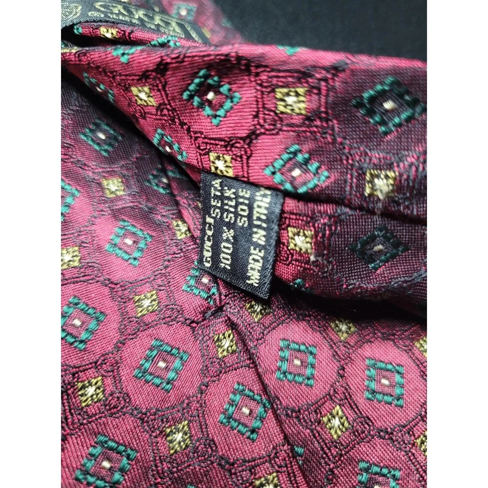 Gucci Men's Necktie Burgundy Geometric 100% Silk 3.75" x 58" Excellent - Picture 5 of 7